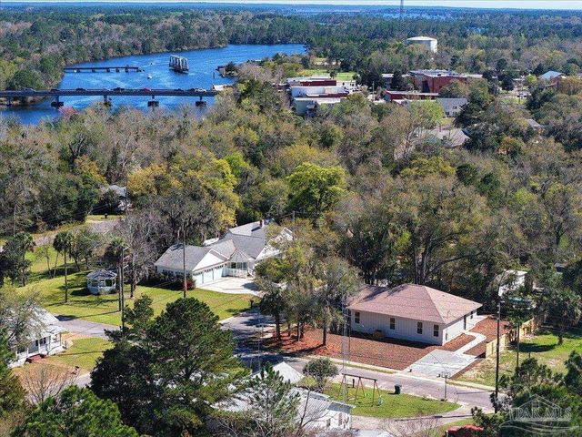 5293 Conecuh St, Milton, FL 32570