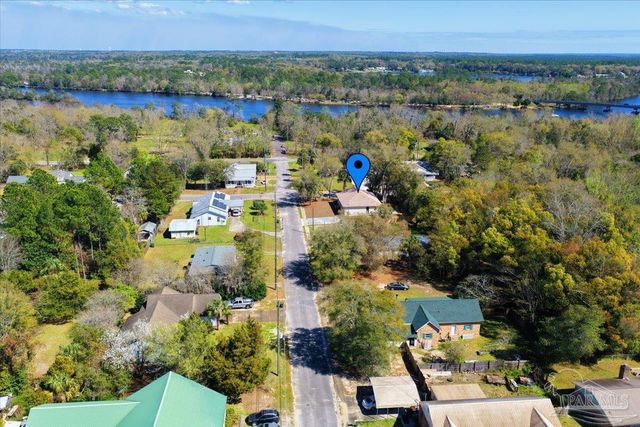 5293 Conecuh St, Milton, FL 32570