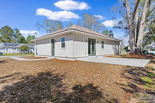 5293 Conecuh St, Milton, FL 32570