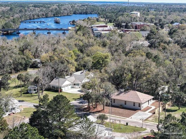 5293 Conecuh St, Milton, FL 32570