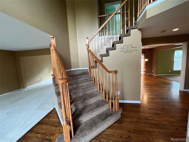 45475 Irvine Drive, Novi, MI 48374