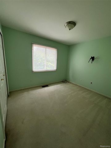 45475 Irvine Drive, Novi, MI 48374