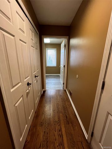 45475 Irvine Drive, Novi, MI 48374