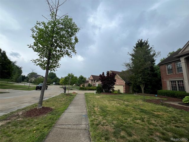 45475 Irvine Drive, Novi, MI 48374