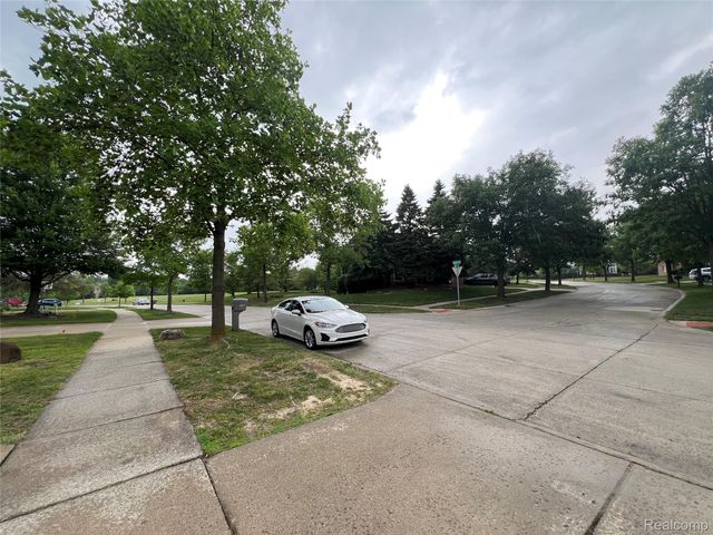 45475 Irvine Drive, Novi, MI 48374