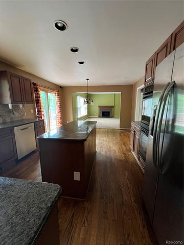 45475 Irvine Drive, Novi, MI 48374