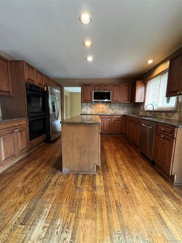 45475 Irvine Drive, Novi, MI 48374