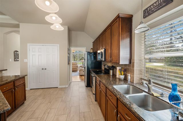 3307 Hemingway Drive, Montgomery, TX 77356