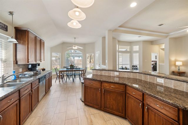 3307 Hemingway Drive, Montgomery, TX 77356