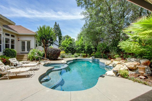 8691 Equus Ln, Fair Oaks, CA 95628
