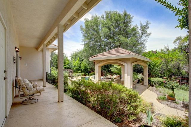 8691 Equus Ln, Fair Oaks, CA 95628