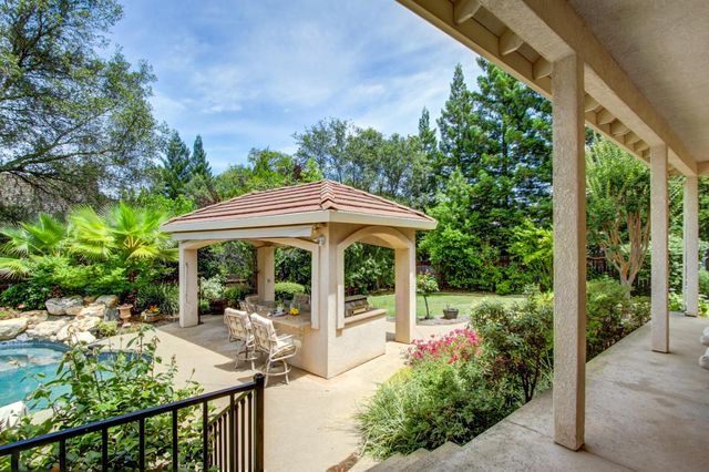 8691 Equus Ln, Fair Oaks, CA 95628