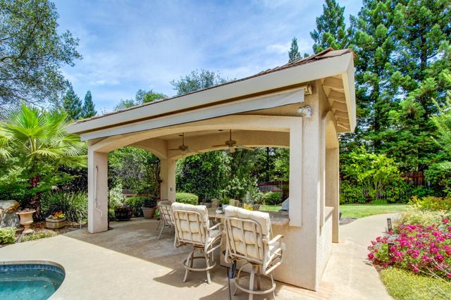 8691 Equus Ln, Fair Oaks, CA 95628