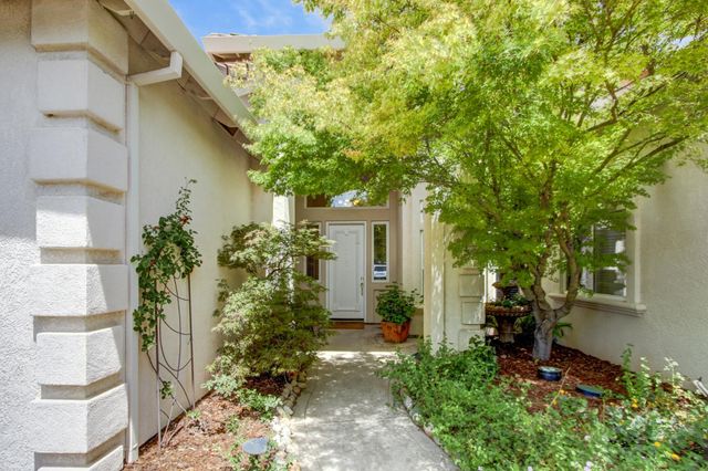 8691 Equus Ln, Fair Oaks, CA 95628