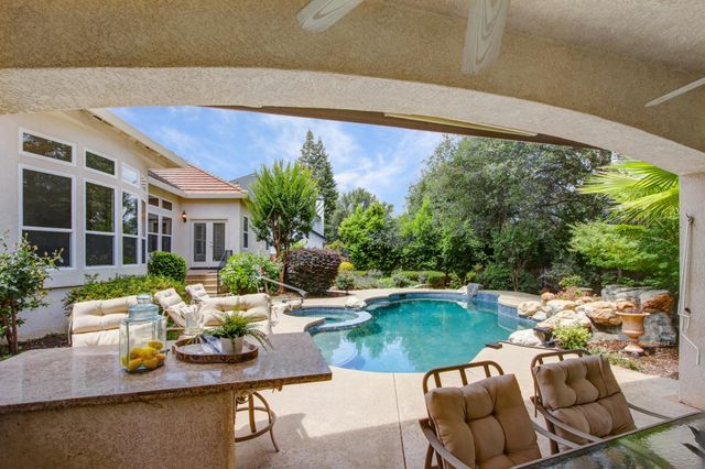 8691 Equus Ln, Fair Oaks, CA 95628