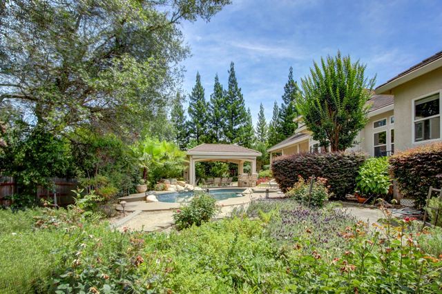 8691 Equus Ln, Fair Oaks, CA 95628