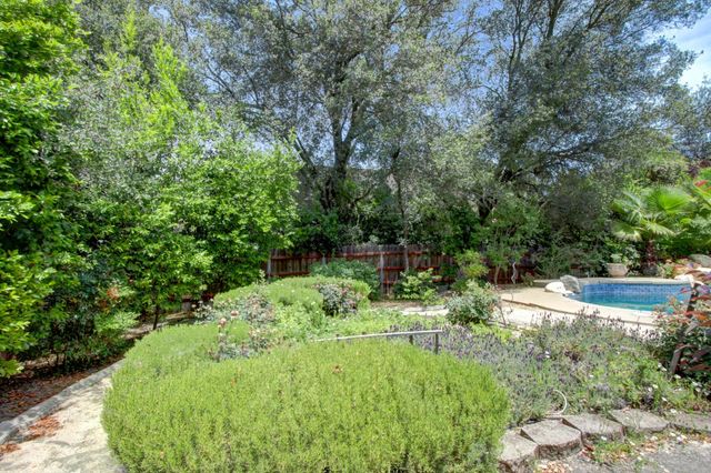 8691 Equus Ln, Fair Oaks, CA 95628
