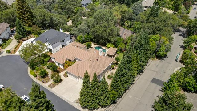8691 Equus Ln, Fair Oaks, CA 95628