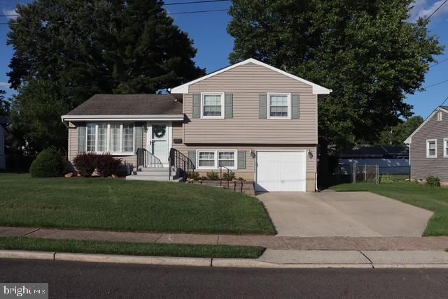 12 PHAETON DR, Hamilton, NJ 08690
