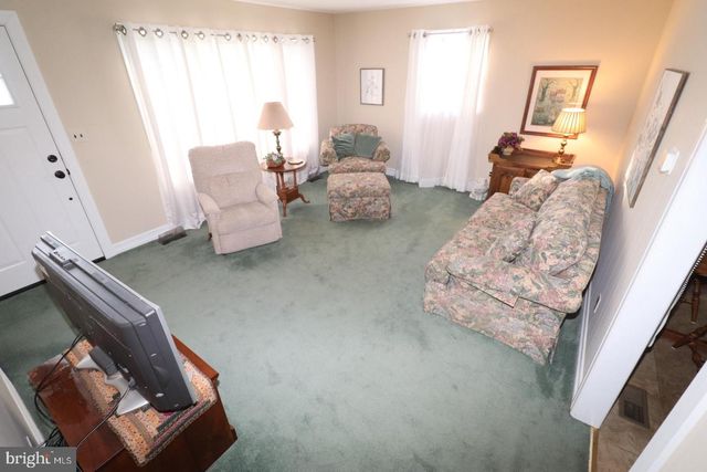 12 PHAETON DR, Hamilton, NJ 08690