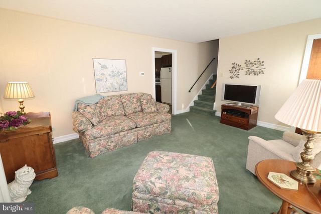 12 PHAETON DR, Hamilton, NJ 08690