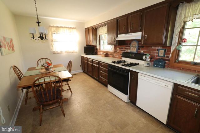12 PHAETON DR, Hamilton, NJ 08690