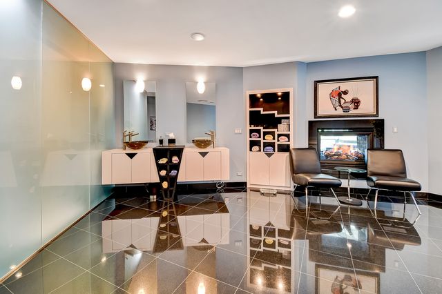 9233 Falling Waters Drive W, Burr Ridge, IL 60527