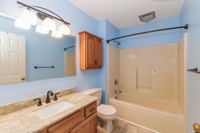 5000 W QUAIL RIDGE Drive, Muncie, IN 47304