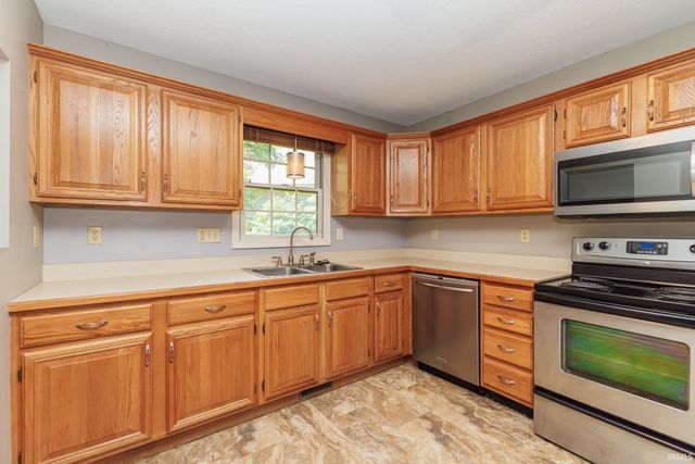 5000 W QUAIL RIDGE Drive, Muncie, IN 47304