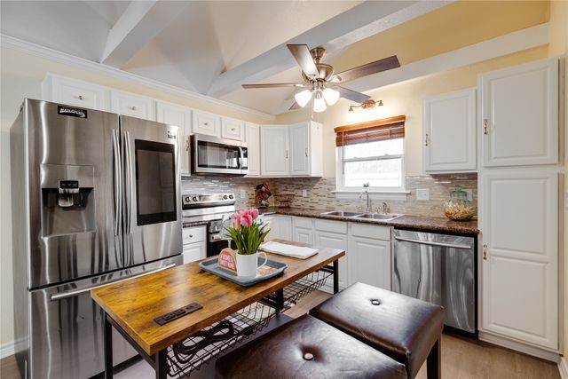 209 Trailwind Street, Gun Barrel City, TX 75156