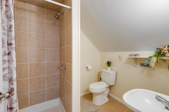 209 Trailwind Street, Gun Barrel City, TX 75156