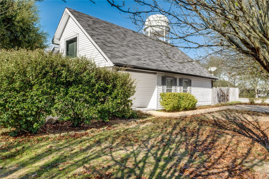 209 Trailwind Street, Gun Barrel City, TX 75156