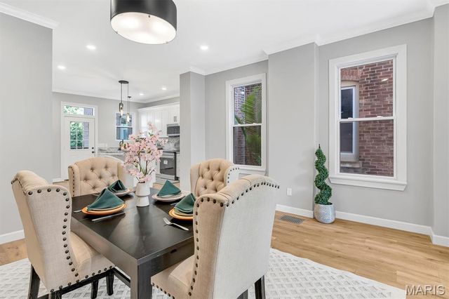 3006 Virginia Avenue, St Louis, MO 63118