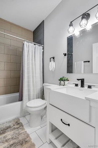3006 Virginia Avenue, St Louis, MO 63118