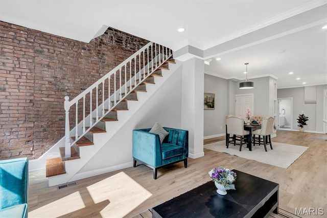 3006 Virginia Avenue, St Louis, MO 63118