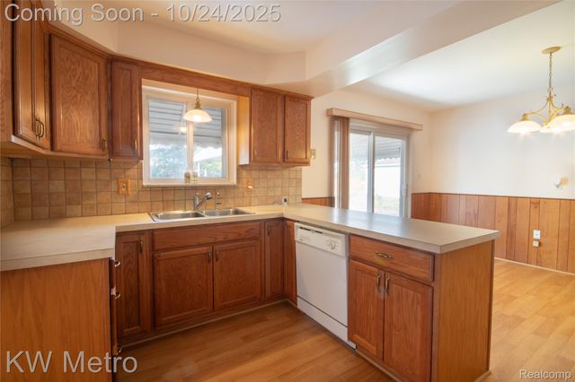 29355 Eiffel Avenue, Warren, MI 48088