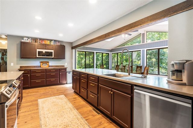 8 Kiswick Circle, Bella Vista, AR 72714