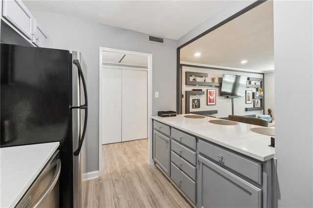 2965 Pharr Court South NW 512, Atlanta, GA 30305