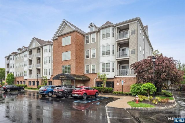 4142 Cory Lane, Elmwood Park, NJ 07407