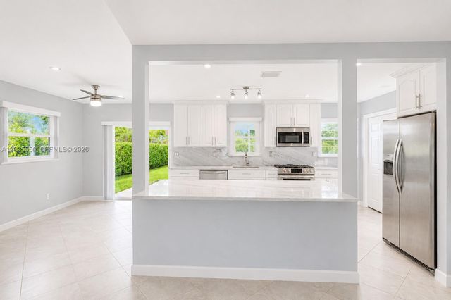 6255 SW 62nd Ct, South Miami, FL 33143