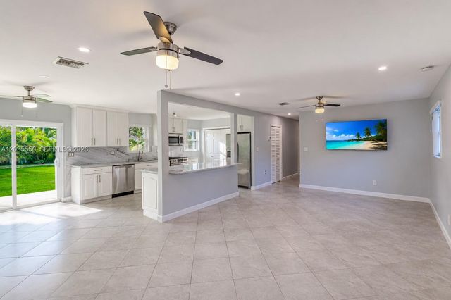 6255 SW 62nd Ct, South Miami, FL 33143