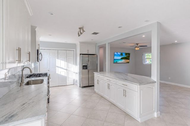 6255 SW 62nd Ct, South Miami, FL 33143