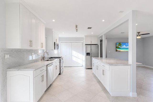 6255 SW 62nd Ct, South Miami, FL 33143