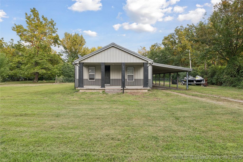 513 N Wineblood Street, Checotah, OK 74426