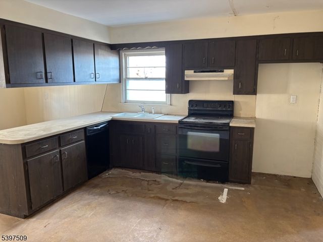 10 Brooks Blvd, Manville Boro, NJ 08835