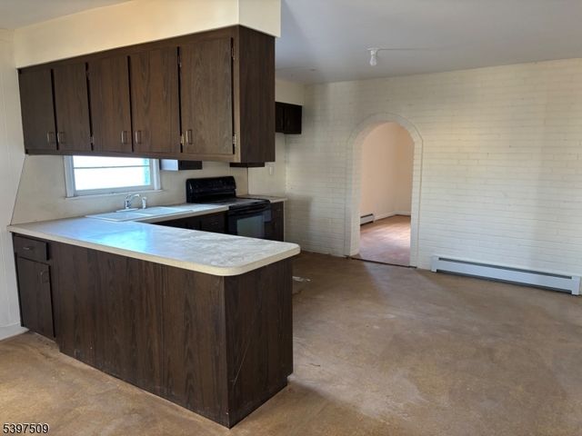 10 Brooks Blvd, Manville Boro, NJ 08835