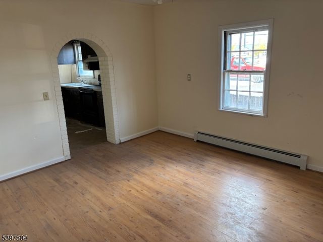 10 Brooks Blvd, Manville Boro, NJ 08835