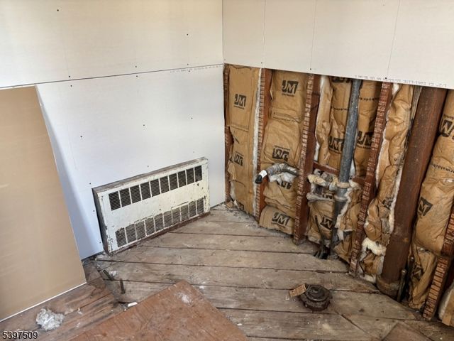 10 Brooks Blvd, Manville Boro, NJ 08835