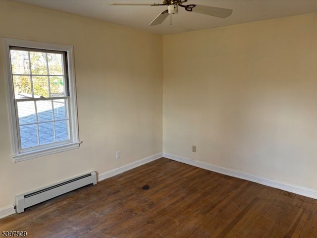 10 Brooks Blvd, Manville Boro, NJ 08835