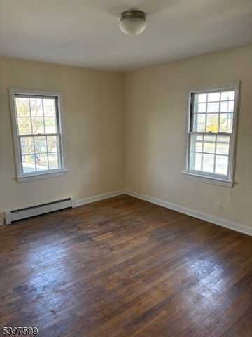 10 Brooks Blvd, Manville Boro, NJ 08835